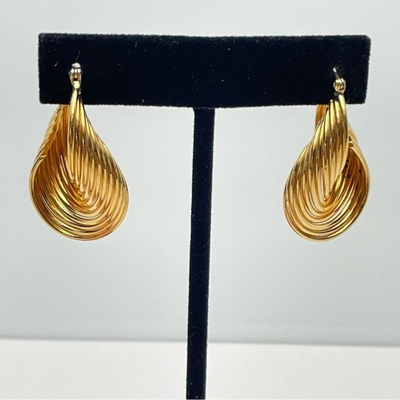 Swirl 1.5” Hoop Earrings Gold Tone READ - Picture 4 of 11